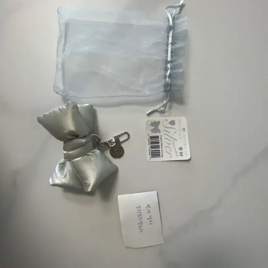 [BUNJANG] Blooming Tail Padded Ribbon Keyring Silver / 블루밍테일 패딩 리본 키링 실버