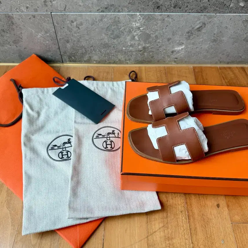 [BUNJANG] Hermès Oran Sandals Gold Size 37 / 에르메스 오란 골드 37