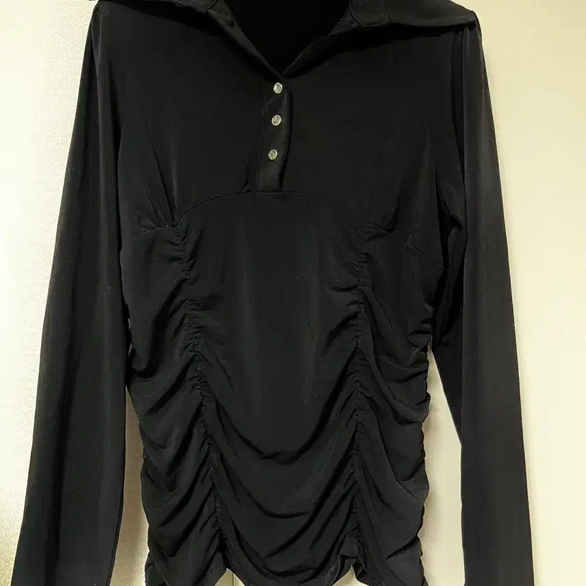 [BUNJANG] Gathered Long Sleeve Black T-Shirt with Sequined Butterfly / 셔링 긴팔 블랙티