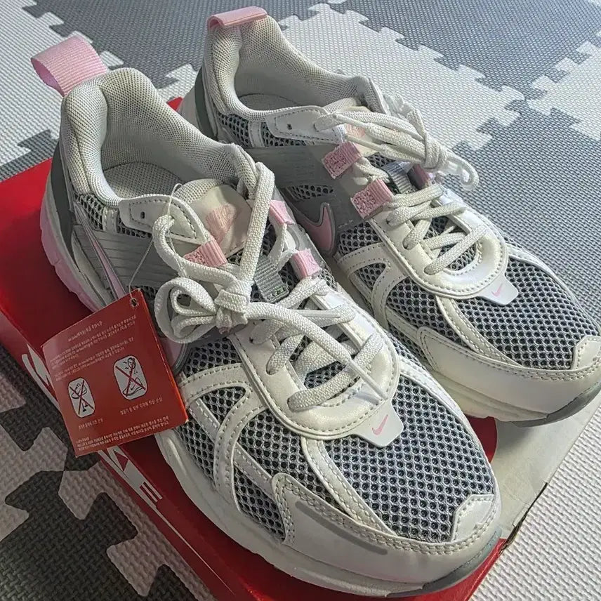 [BUNJANG] Nike V2K Run Women's Sneakers - Size 240mm / 나이키 V2K 런 여성 운동화 240mm