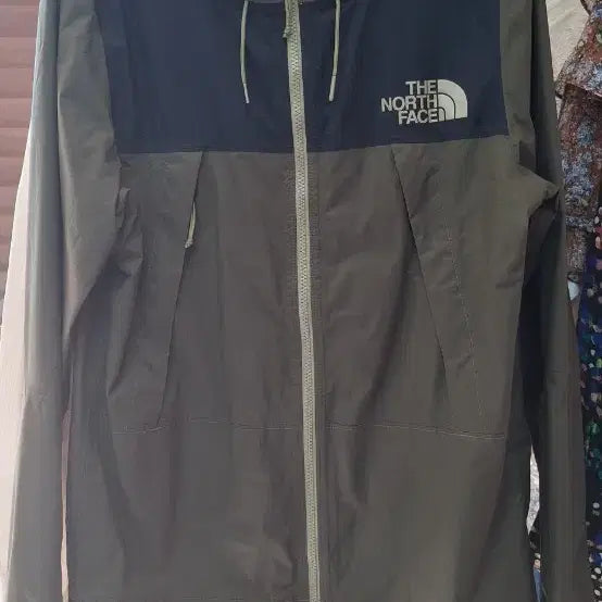[BUNJANG] The North Face Hooded Windbreaker Jacket / 노스페이스 후드 바람막이 자켓 카키