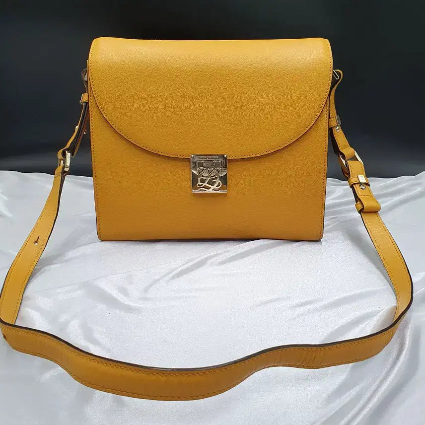 [BUNJANG] Louis Quatorze Square Leather Shoulder Bag / 루이까또즈 사각 가죽 화사한 숄더백 중고 가방 은피아노