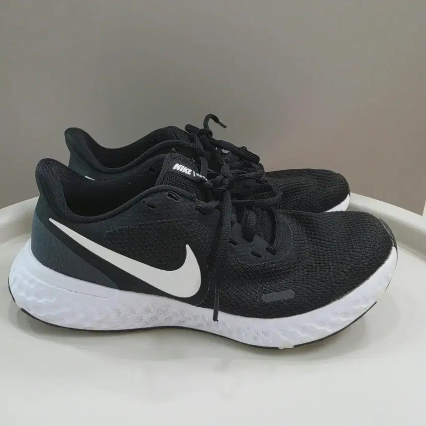 [BUNJANG] Nike Revolution 5 Running Shoes 245 / 245나이키 레볼루션5 런닝화  -1146