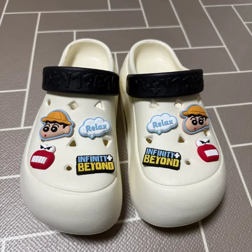 [BUNJANG] Crayon Shin-chan Character Crocs Slippers / 짱구 캐릭터 크록스 슬리퍼