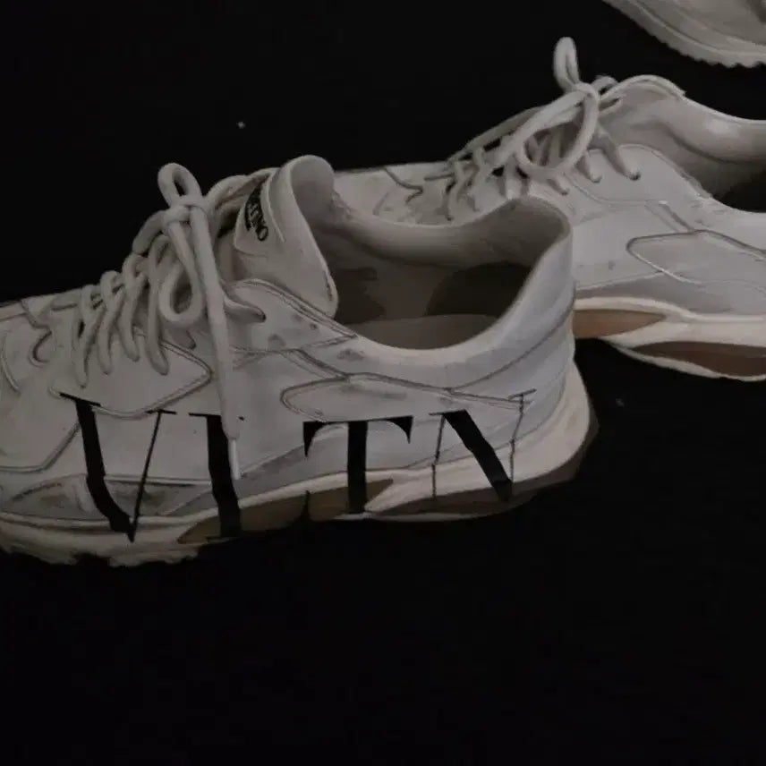 [BUNJANG] Valentino VLTN Sneakers White / 발렌티노 VLTN 스니커즈 화이트