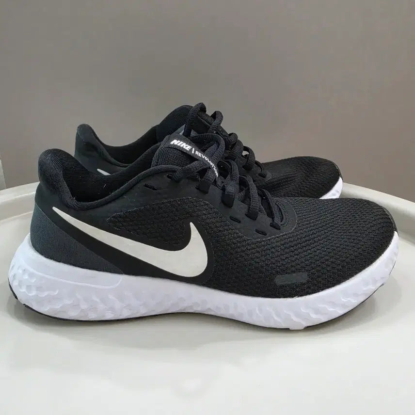 [BUNJANG] Nike Revolution 5 Running Shoes (Size 230) / :230나이키 레볼루션5  -1147