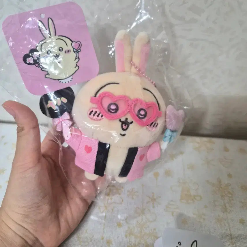 [BUNJANG] Chiikawa Usagi Fanlight Otaku Plush Keychain Doll / 치이카와 응원봉 오타쿠 우사기 키링 인형