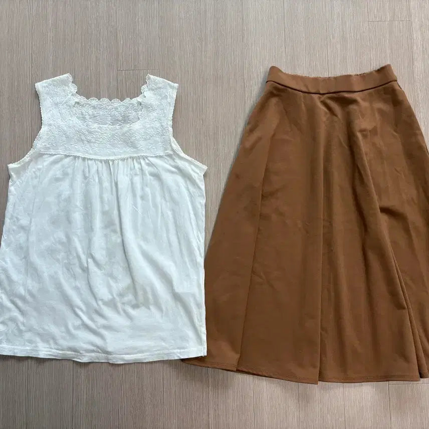 [BUNJANG] Samanthas Embroidered Tank Top / 사만사모스 자수 나시~