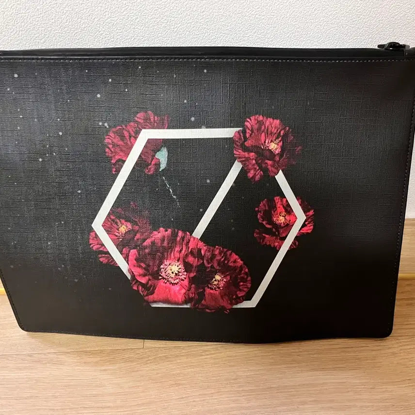 [BUNJANG] LEE YOUNG Flower Pattern Clutch / LEE YOUNG 플라워 패턴 클러치