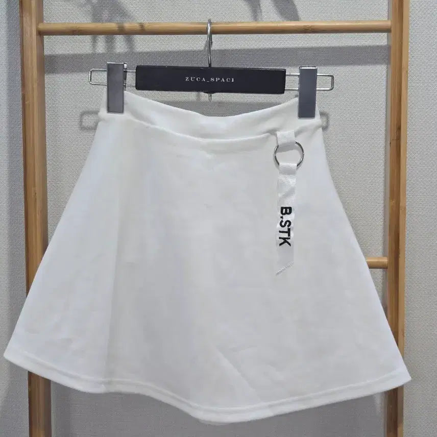 [BUNJANG] White Flare Tennis Skirt / 테니스 스커트