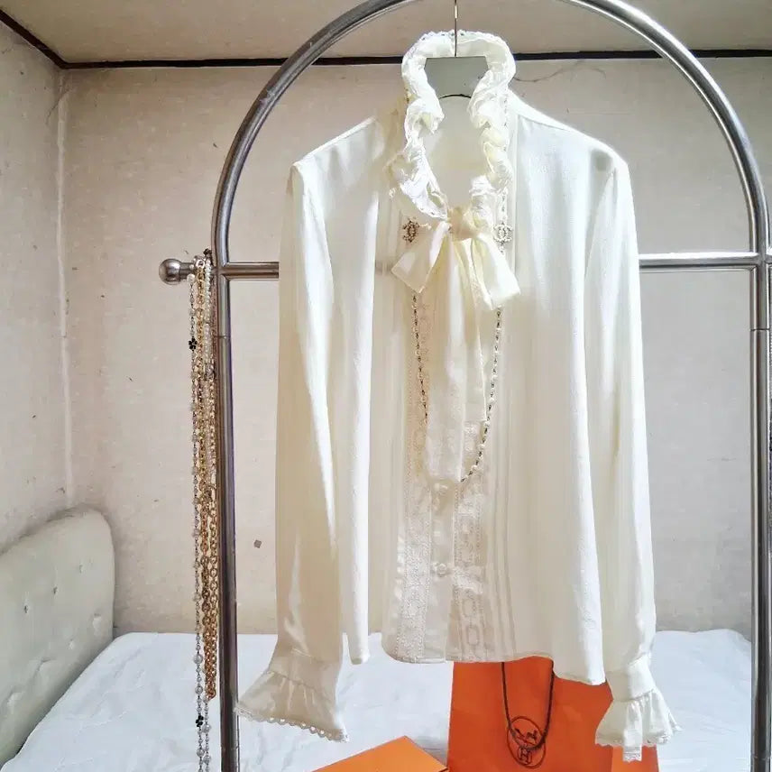 [BUNJANG] Luxury Ribbon Frill Blouse / 럭셔리고급 브라우스