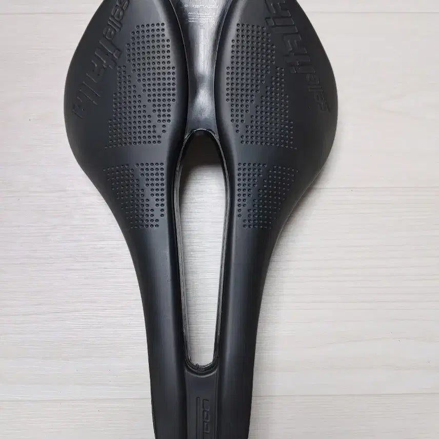 [BUNJANG] Selle Italia Novus Boost EVO Superflow 145mm Saddle / 셀레이탈리아 노부스부스트 EVO 슈퍼플로우  전립선안장 145미리 팝니다