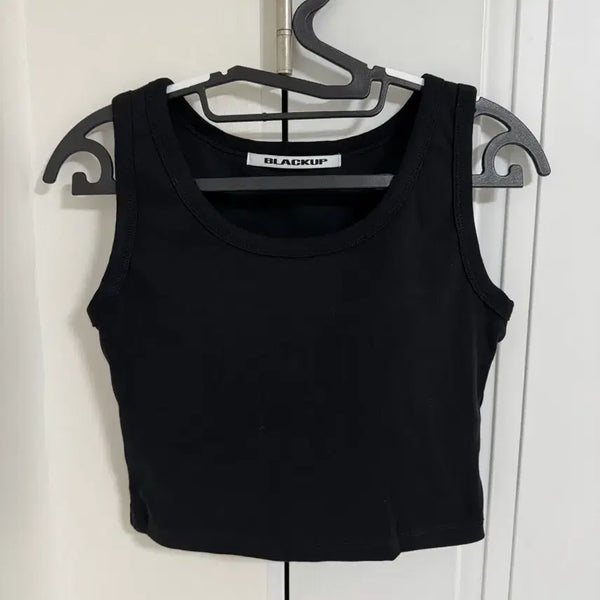 [BUNJANG] Black Up Built-in Cup Sleeveless Tank Top / 블랙업 캡내장 슬리브리스 나시