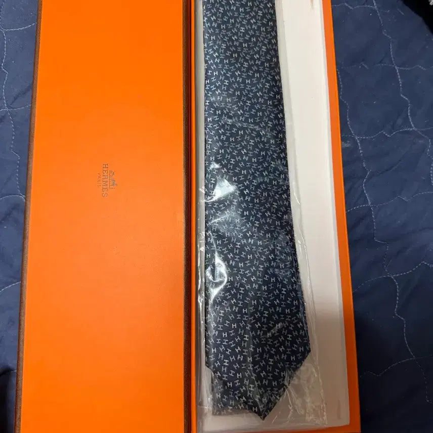 [BUNJANG] Hermès H Pattern Silk Necktie Navy / 에르메스 넥타이 네이비 H패턴 새상품