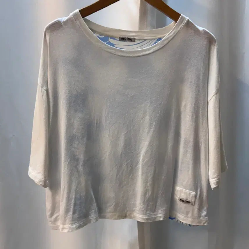 [BUNJANG] Miu Miu Logo Patch Cropped Short Sleeve T-Shirt White / 미우미우(MIU MIU) 로고패치 크롭 반팔 티셔츠 A341