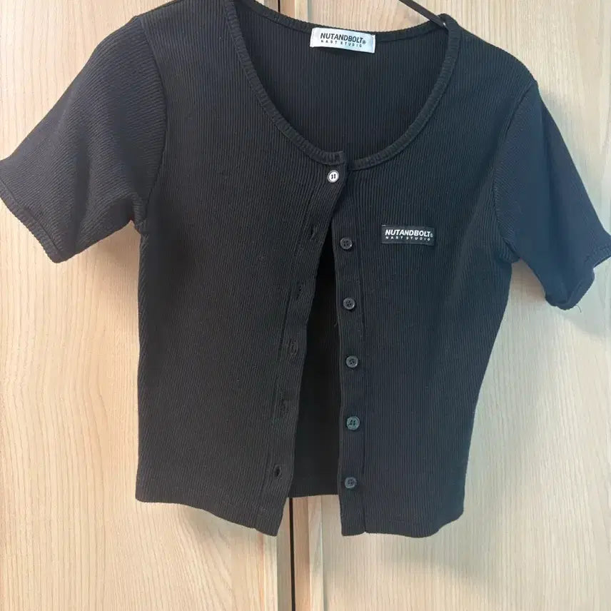 [BUNJANG] NUTANDBOLT Black Short Sleeve Cardigan / NUTANDBOLT 너트앤볼트 블랙 반팔 가디건