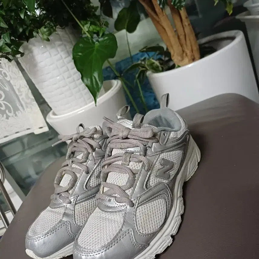 [BUNJANG] New Balance 530 Silver Sneakers / 뉴발란스 530 실버 운동화 235