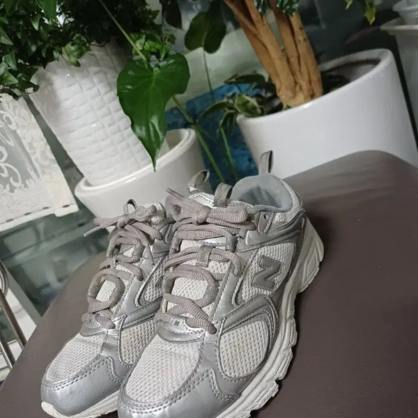 [BUNJANG] New Balance 530 Silver Sneakers / 뉴발란스 530 실버 운동화 235