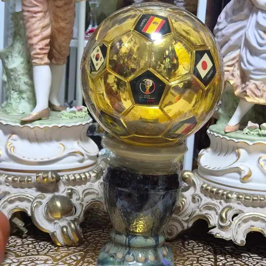 [BUNJANG] 2002 World Cup Limited Edition Golden Soccer Ball / 2002 월드컵 기념 한정판 황금 축구공