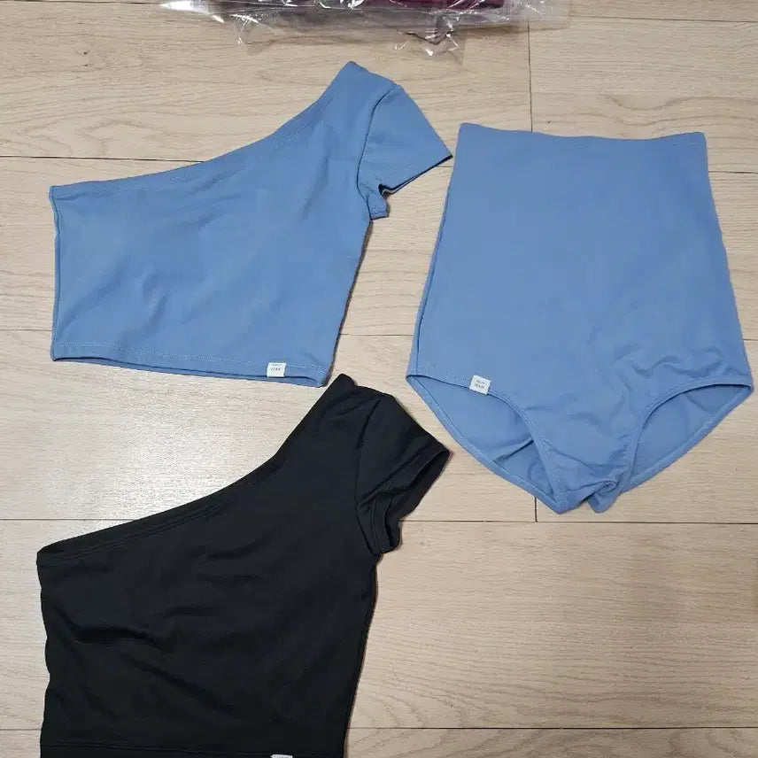 [BUNJANG] Women's Pole Dance Wear Set (Top x2, Bottom x1) - Size S / 핫한 폴웨어 세트 S(상의2+하의1)