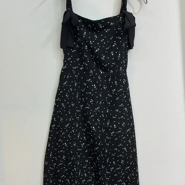 [BUNJANG] Black Floral A-Line V-Neck Dress / 검정색 꽃무늬 A라인 뷔에스티 원피스