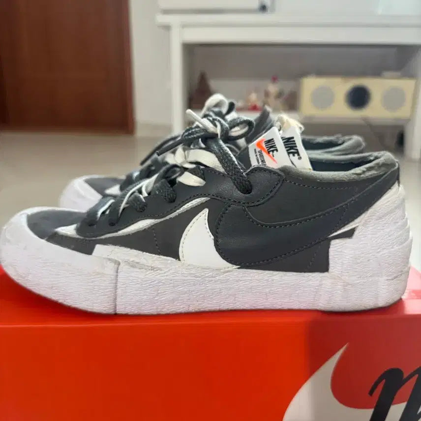 [BUNJANG] Nike x Sacai Blazer Low Iron Grey Sneakers / 나이키 사카이 블레이저 로우 아이언그레이 (270)