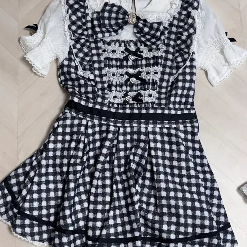 [BUNJANG] LIZLISA Gingham Tweed Short Sleeve Blouse / 리즈리사 깅엄 트위드 반팔