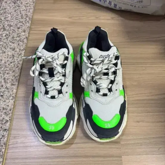 [BUNJANG] Balenciaga Triple S Melon Size 39 / 발렌시아가 트리플S 메로나 39