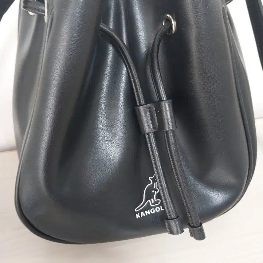 [BUNJANG] Kangol Black Drawstring Bucket Bag / 캉골(KANGOL) 블랙 복조리 버킷백