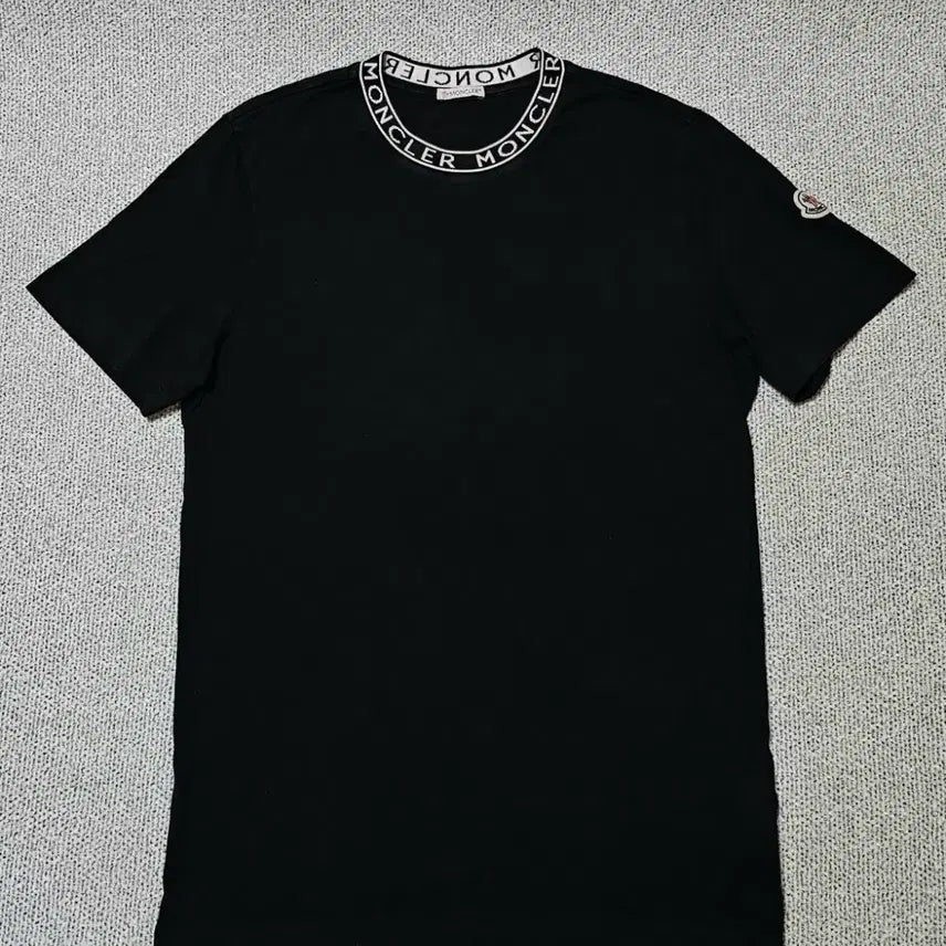 [BUNJANG] Moncler Neck Logo Trimmed Short Sleeve T-Shirt Size S Black / [S 사이즈] 몽클레어 넥로고 트리밍 반팔 티셔츠