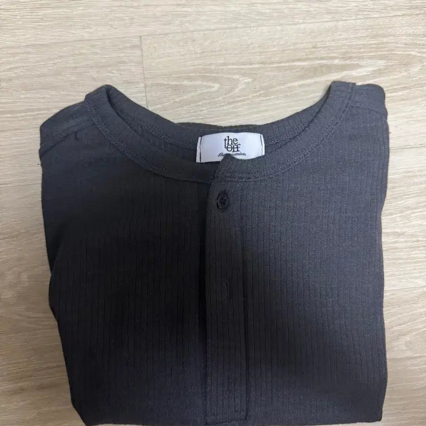 [BUNJANG] Rough Henry Ribbed Muscle Fit T-Shirt Charcoal Free Size / 러프 헨리 머슬핏 골지 반팔 차콜 Free