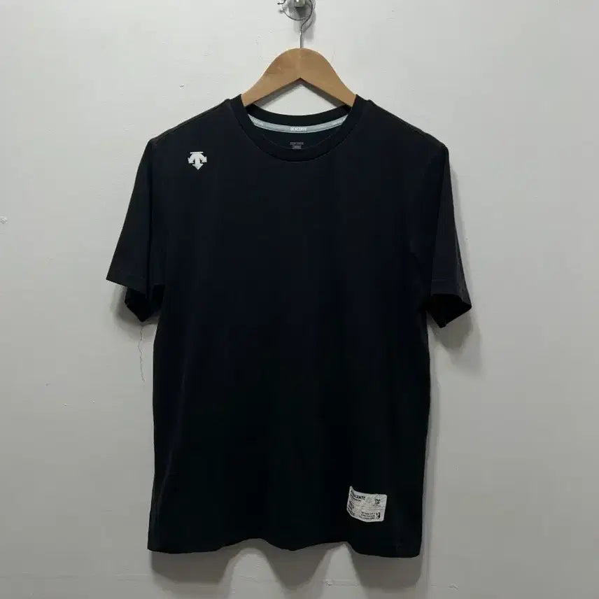 [BUNJANG] Descente Short Sleeve T-Shirt Black M / 데상트 반팔 티셔츠 블랙 M