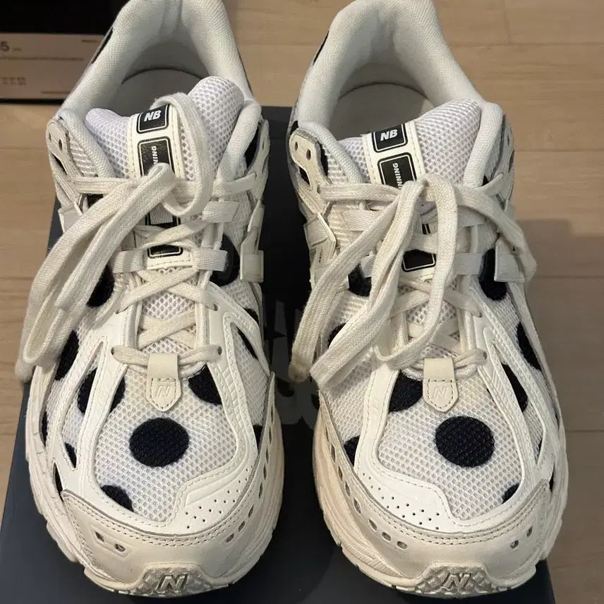 [BUNJANG] New Balance 1906 Polka Dot Off White Sneakers / 뉴발란스 1906 폴카 닷 오프 화이트