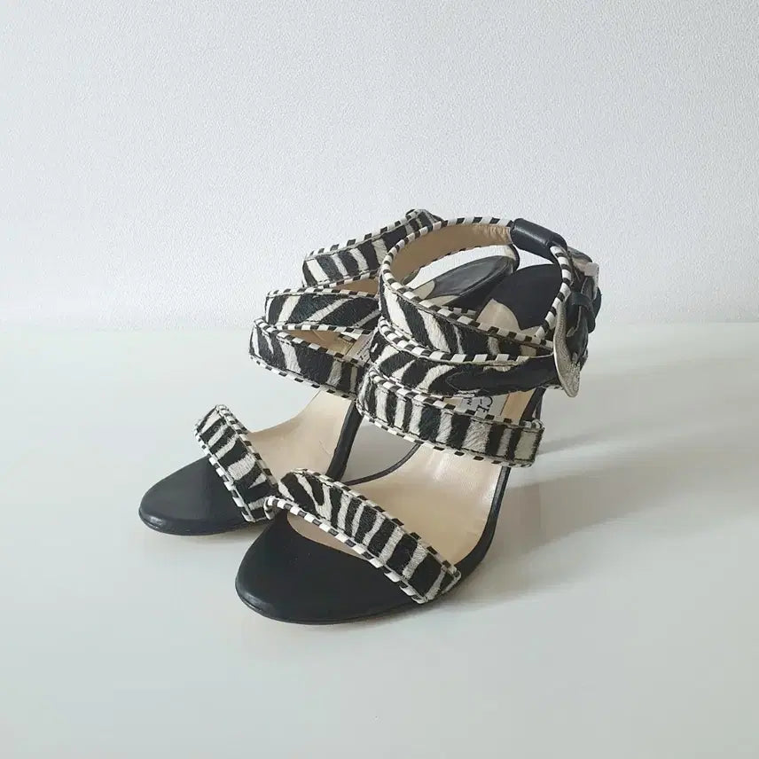 [BUNJANG] Jimmy Choo Zebra Pony Strap Sandals / (정품) 지미추(Jimmy Choo) 제브라 포니 스트랩 샌들 36
