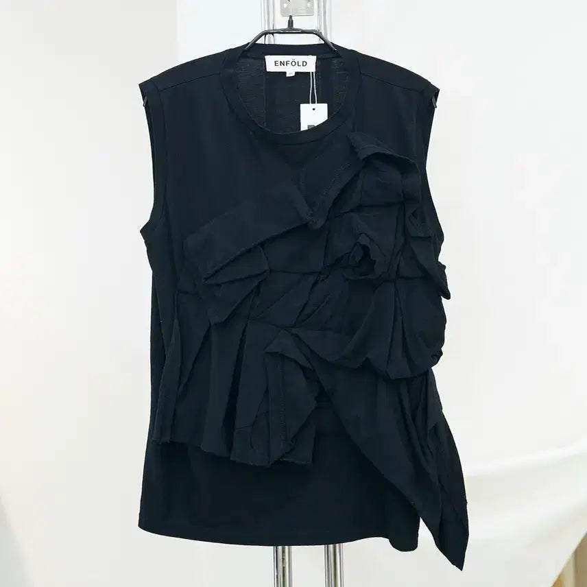 [BUNJANG] Enfold Ruffle Sleeveless Top / 엔폴드 러플 슬리브리스