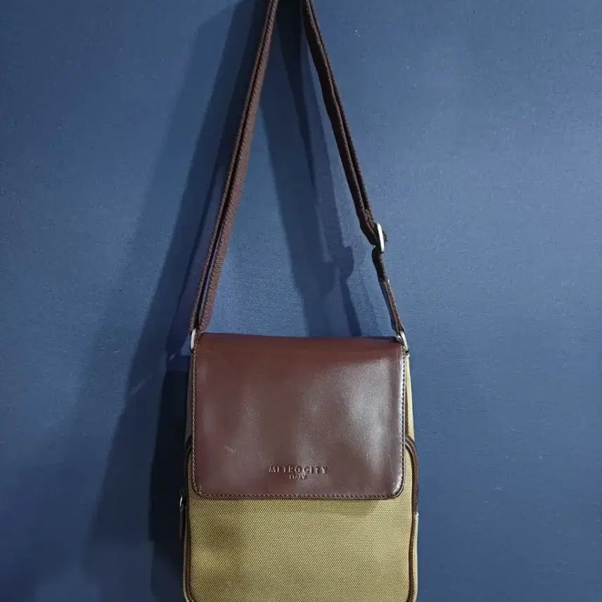 [BUNJANG] M Metropolis Brown Two-Tone Crossbody Bag / 메트로시티 브라운 투톤 크로스백