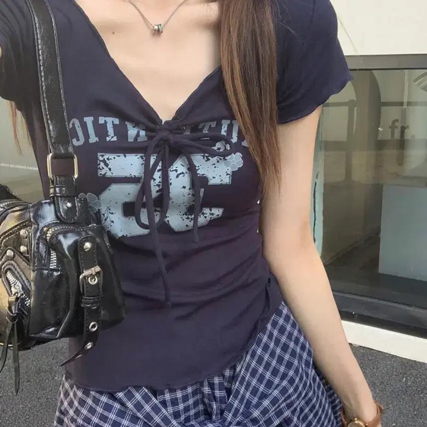 [BUNJANG] Navy V-Neck Lettering Short Sleeve T-Shirt / 네이비 브이넥 레터링 반팔티