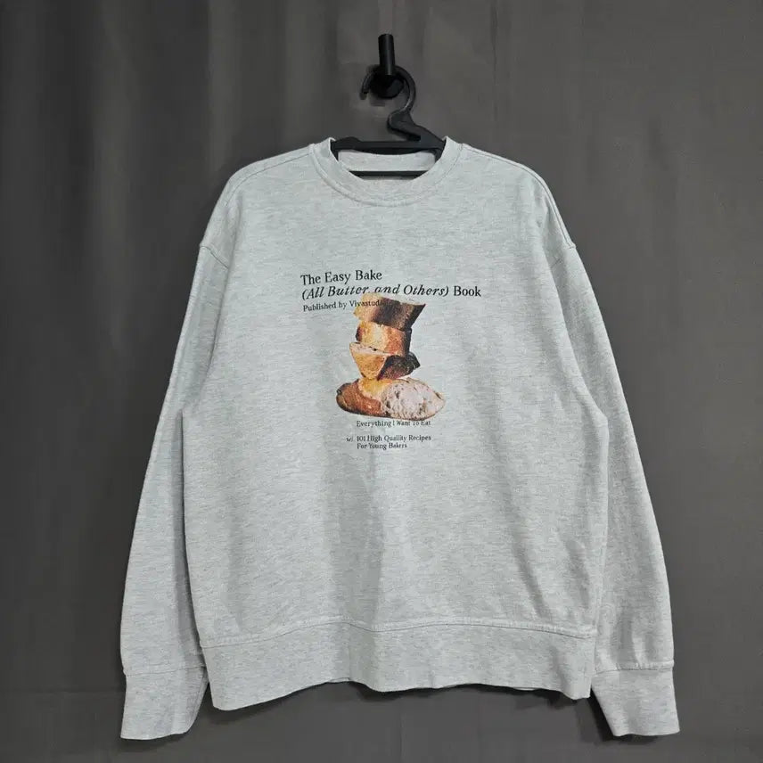 [BUNJANG] vivastudio Light Gray Bread Printing Graphic Sweatshirt / No.94 비바스튜디오 라이트 그레이 브레드 프린팅 그래픽 맨투맨