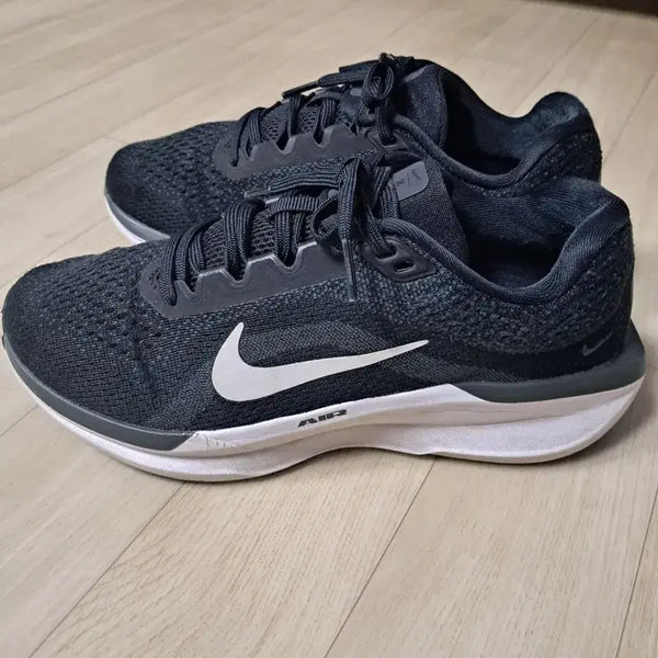 [BUNJANG] Nike Wmns Winflo 11 Sneakers / 나이키 윈플로 11 스니커즈.사이즈 240