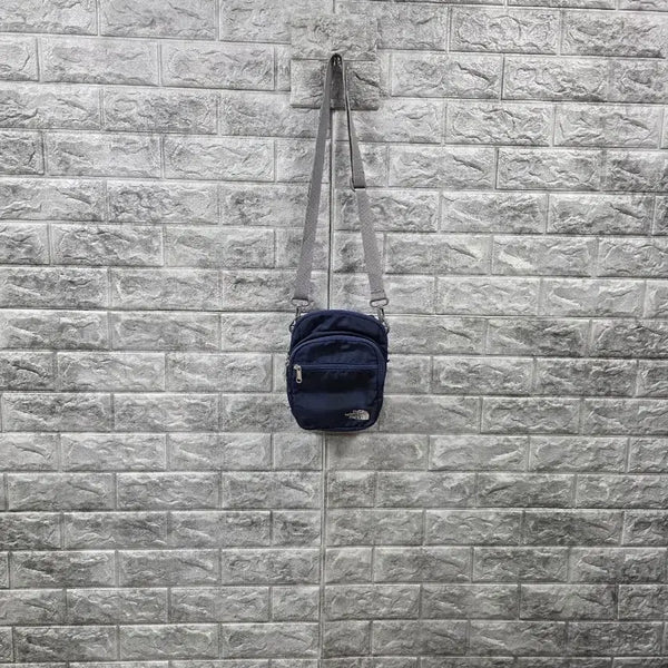[BUNJANG] The North Face Crossbody Bag Navy 25*18cm / 노스페이스 크로스백 네이비  사이즈 25*18