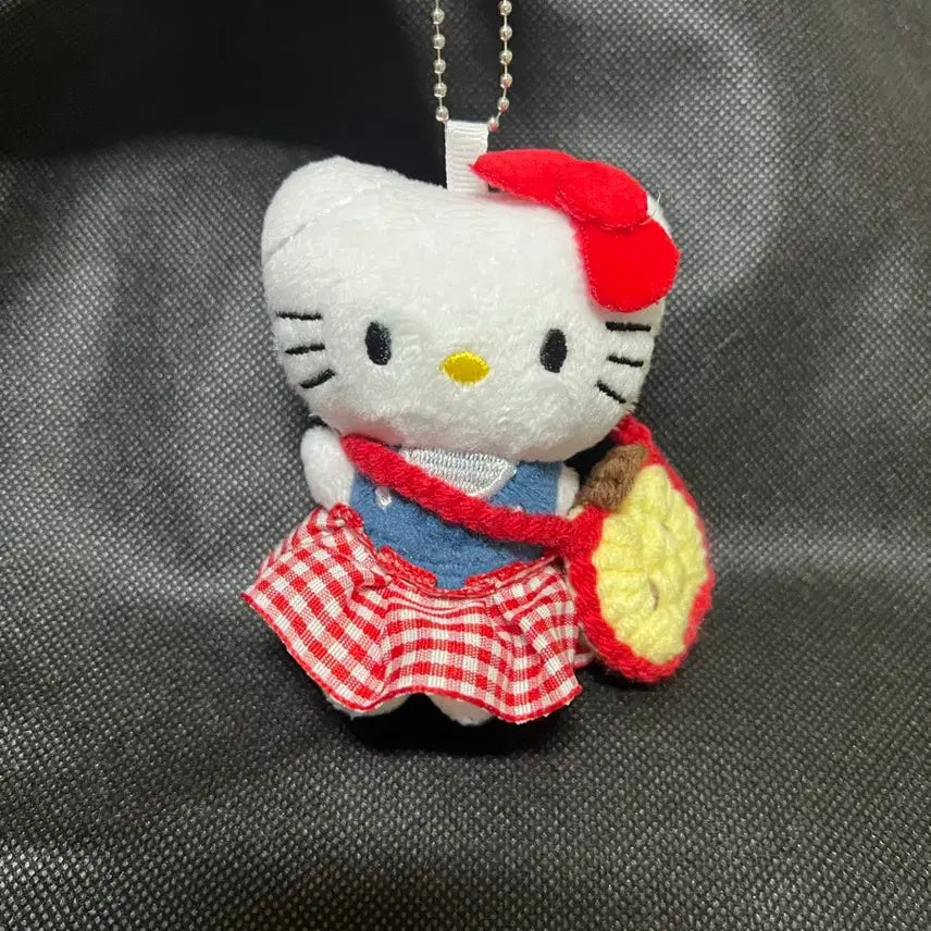 [BUNJANG] Hello Kitty Apple Crossbody Bag Charm / 헬로키티 키티 인형 키링 나들이 사과
