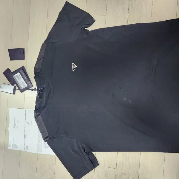 [BUNJANG] Prada Short Sleeve T-Shirt Black / 프라다 반팔 티셔츠 블랙 ujn23a 판매합니다. 105 사이즈