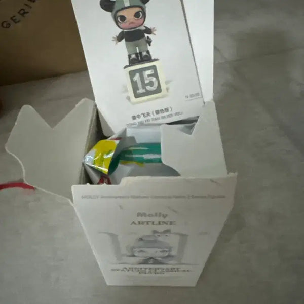 [BUNJANG] Pop Mart Molly Anniversary Classic Retro Series 2 Flying Child / 팝마트 [몰리 애니버서리 클래식 레트로 시리즈 2] 하늘을 나는 어린 소