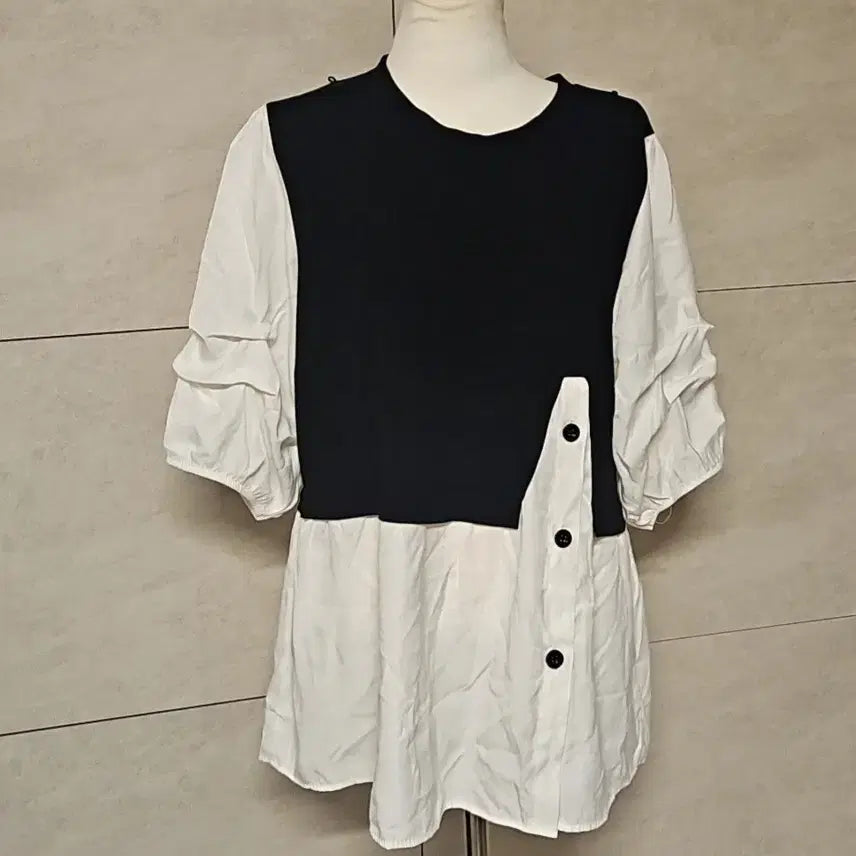 [BUNJANG] Black & White Color Block T-Blouse / 블랙 화이트 배색 티블라우스