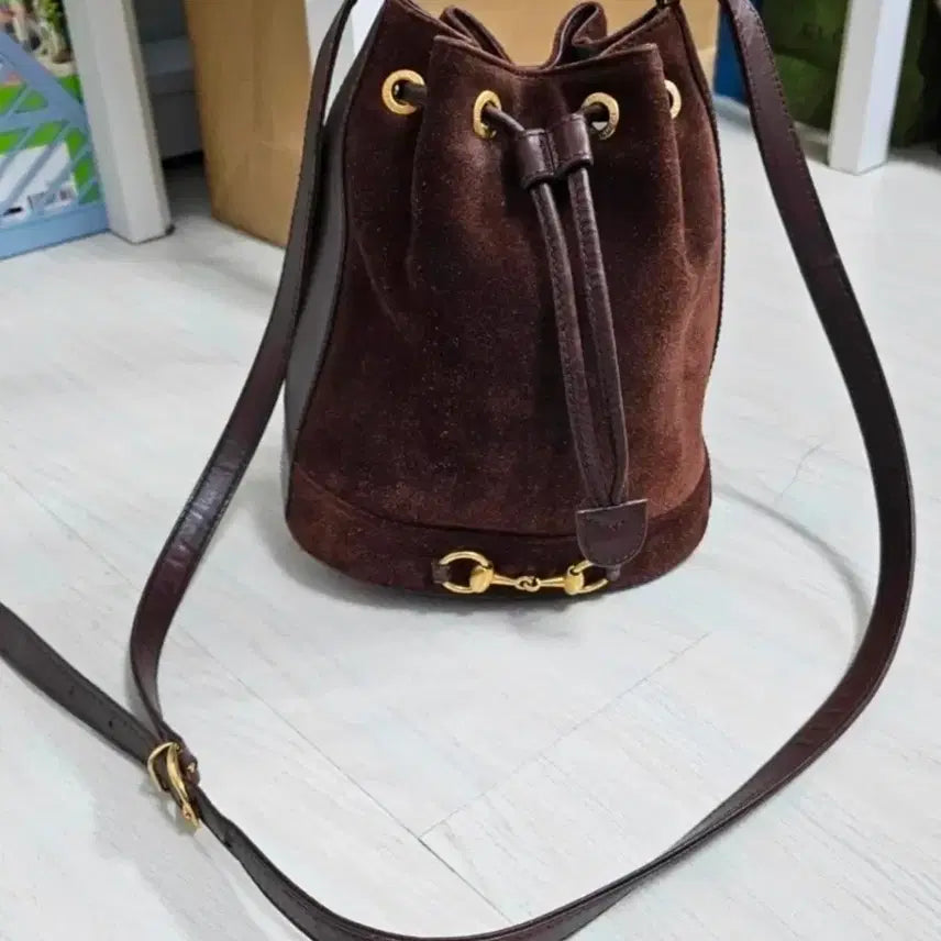 [BUNJANG] Gucci Limited Edition Suede Horsebit Bucket Bag / 한정판) 구찌 스웨이드 홀스빗 버킷백 (고이비토 보증서)