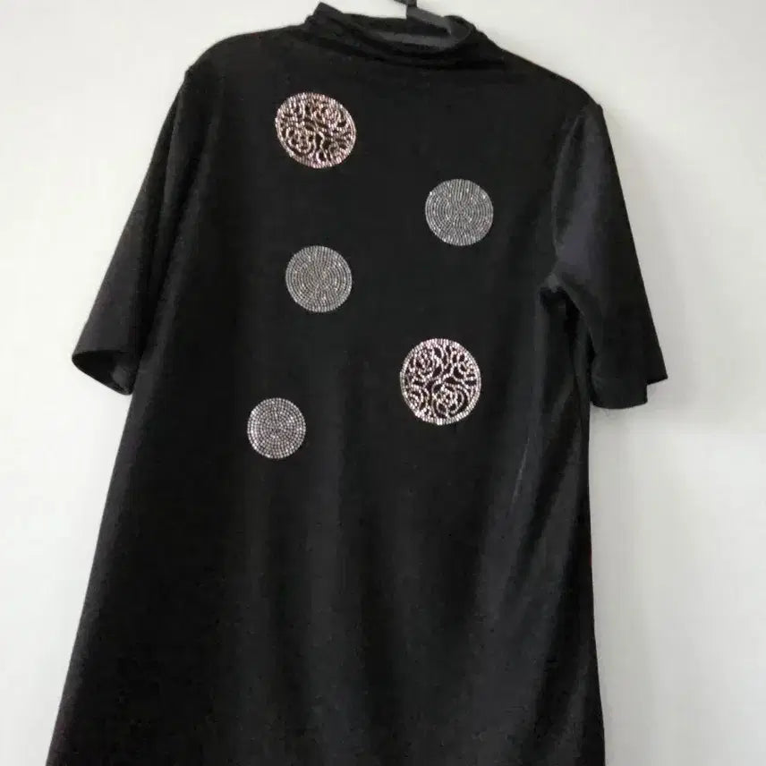 [BUNJANG] Black Round Neck T-Shirt / 군살커버 블랙 라운드 반팔
