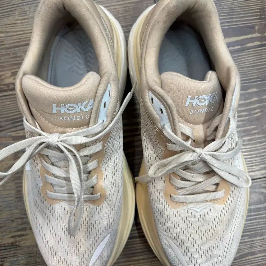 [BUNJANG] Hoka Bondi 8 Shifting Sand Sneakers / 호카 본디 8 쉬프팅 샌드 에그노그 255