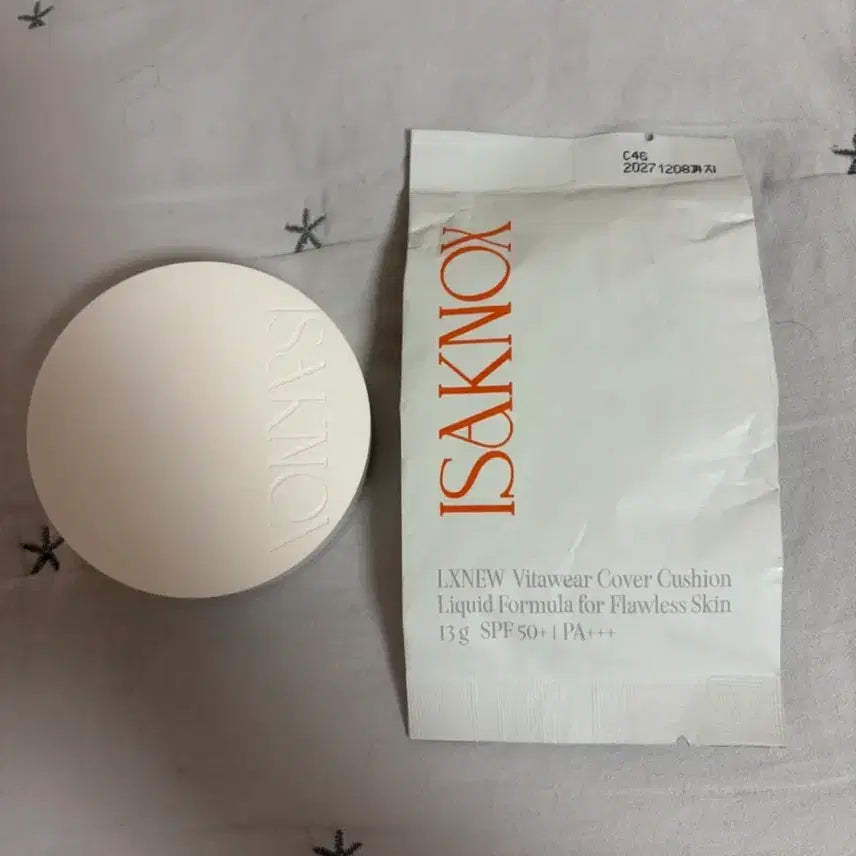 [BUNJANG] Isa Knox LXNEW Vita Wear Cover Cushion SPF50+ PA++++ (21 Light Beige) Case + Refill / 이자녹스 엘엑스뉴 비타웨어 커버쿠션 21호 라이트 베이지 케이스+리필
