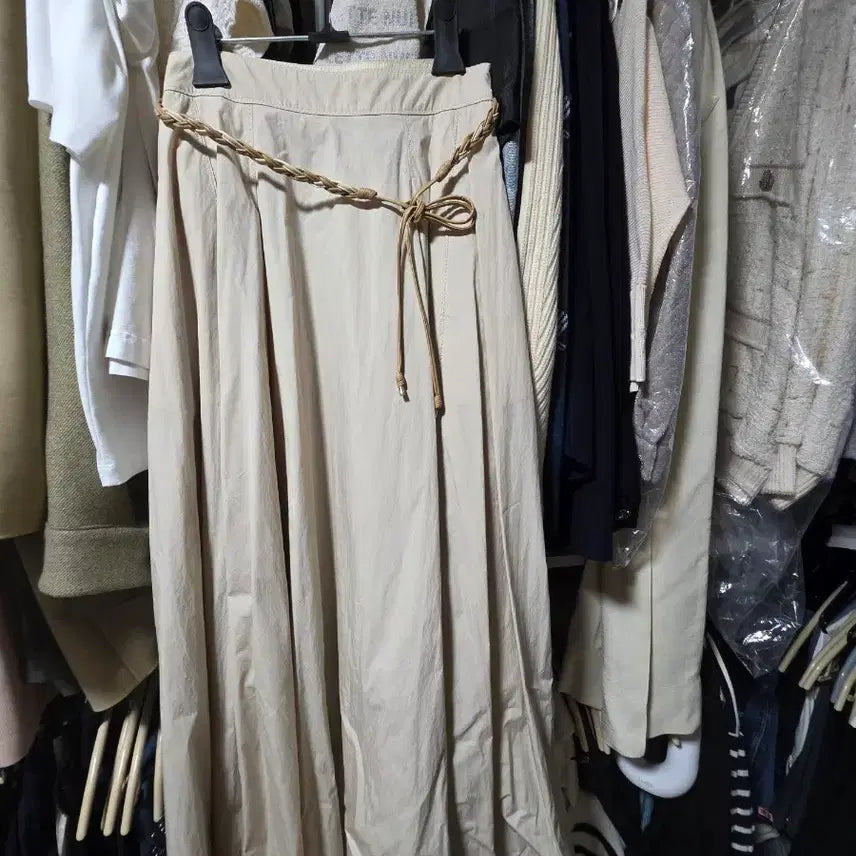 [BUNJANG] TIME Beige Flare Skirt with Belt / 타임 베이지색 플레어 스커트 벨트 포함