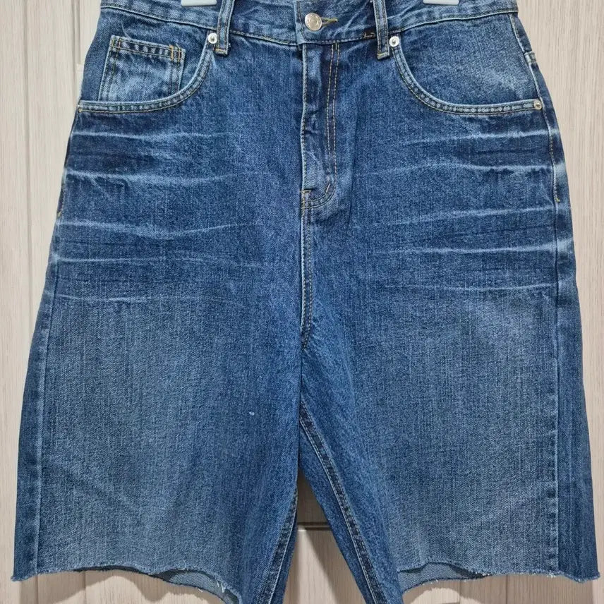 [BUNJANG] New Arrival Bermuda Denim Shorts (Waist 39-42, Length 60) / 새상품 신상 버뮤다 진청바지 (허단40/기장60) M~L
